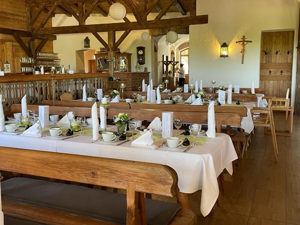 Landgasthaus Zur Linde Pleiskirchen المظهر الخارجي الصورة